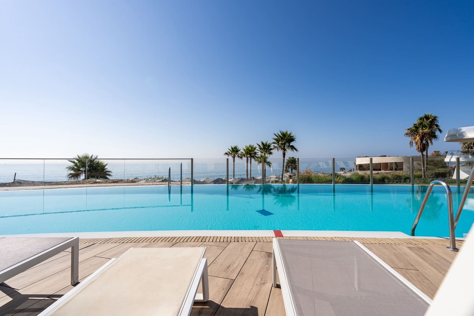 2 sypialnia Apartament na sprzedaż w Estepona z basenem garażem - 1 095 000 € (Ref: 9048639)