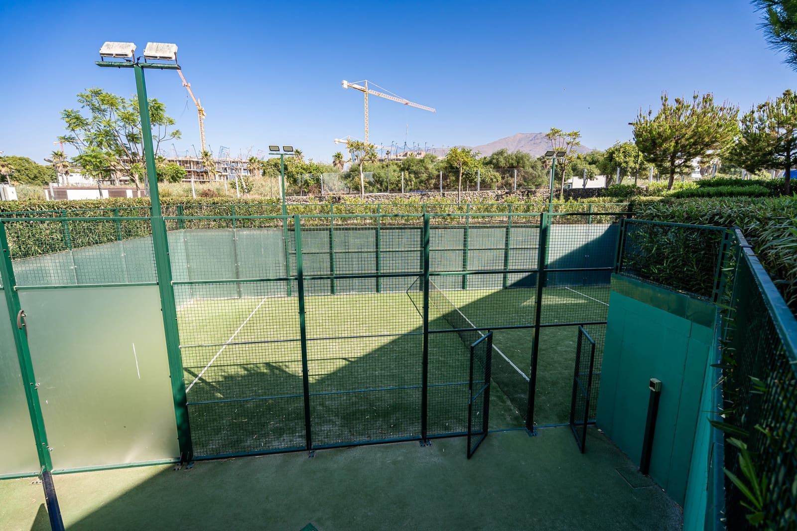 2 sypialnia Apartament na sprzedaż w Estepona z basenem garażem - 1 095 000 € (Ref: 9048639)