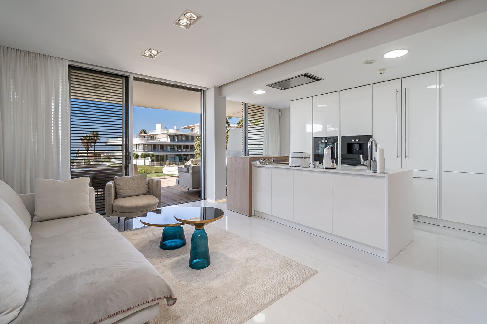 2 sypialnia Apartament na sprzedaż w Estepona z basenem garażem - 1 095 000 € (Ref: 9048639)