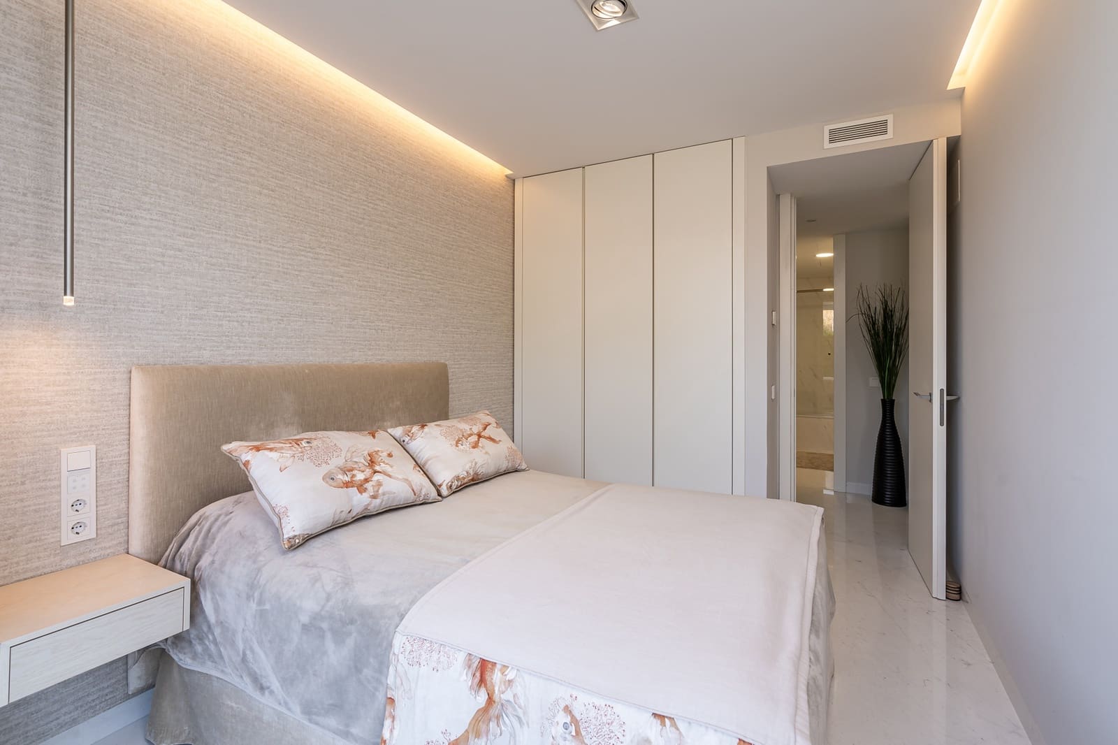 2 sypialnia Apartament na sprzedaż w Estepona z basenem garażem - 1 095 000 € (Ref: 9048639)