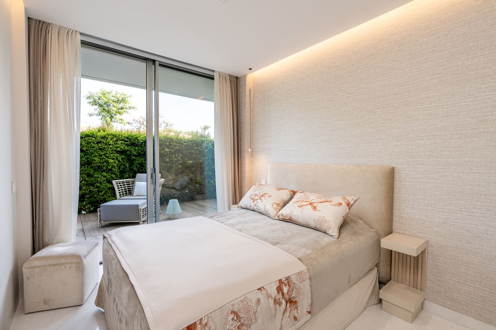 2 sypialnia Apartament na sprzedaż w Estepona z basenem garażem - 1 095 000 € (Ref: 9048639)