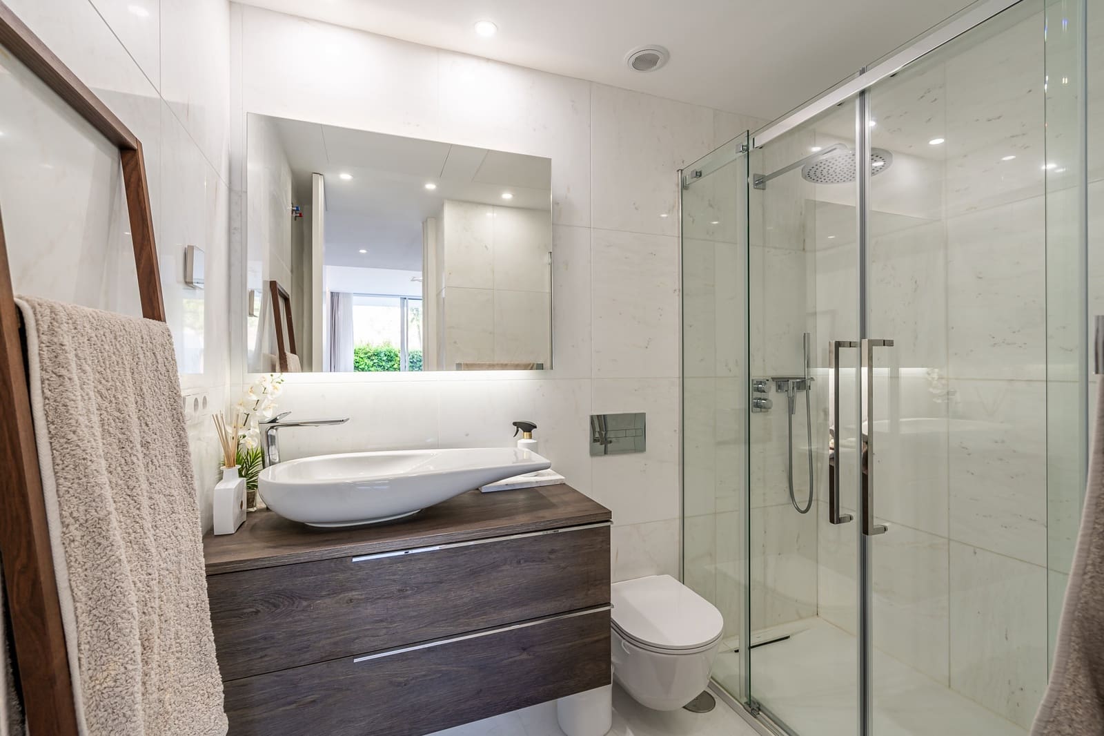 2 sypialnia Apartament na sprzedaż w Estepona z basenem garażem - 1 095 000 € (Ref: 9048639)