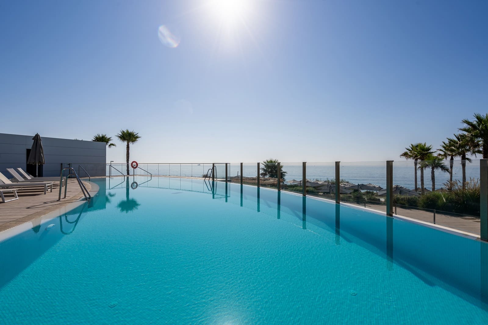 2 sypialnia Apartament na sprzedaż w Estepona z basenem garażem - 1 095 000 € (Ref: 9048639)