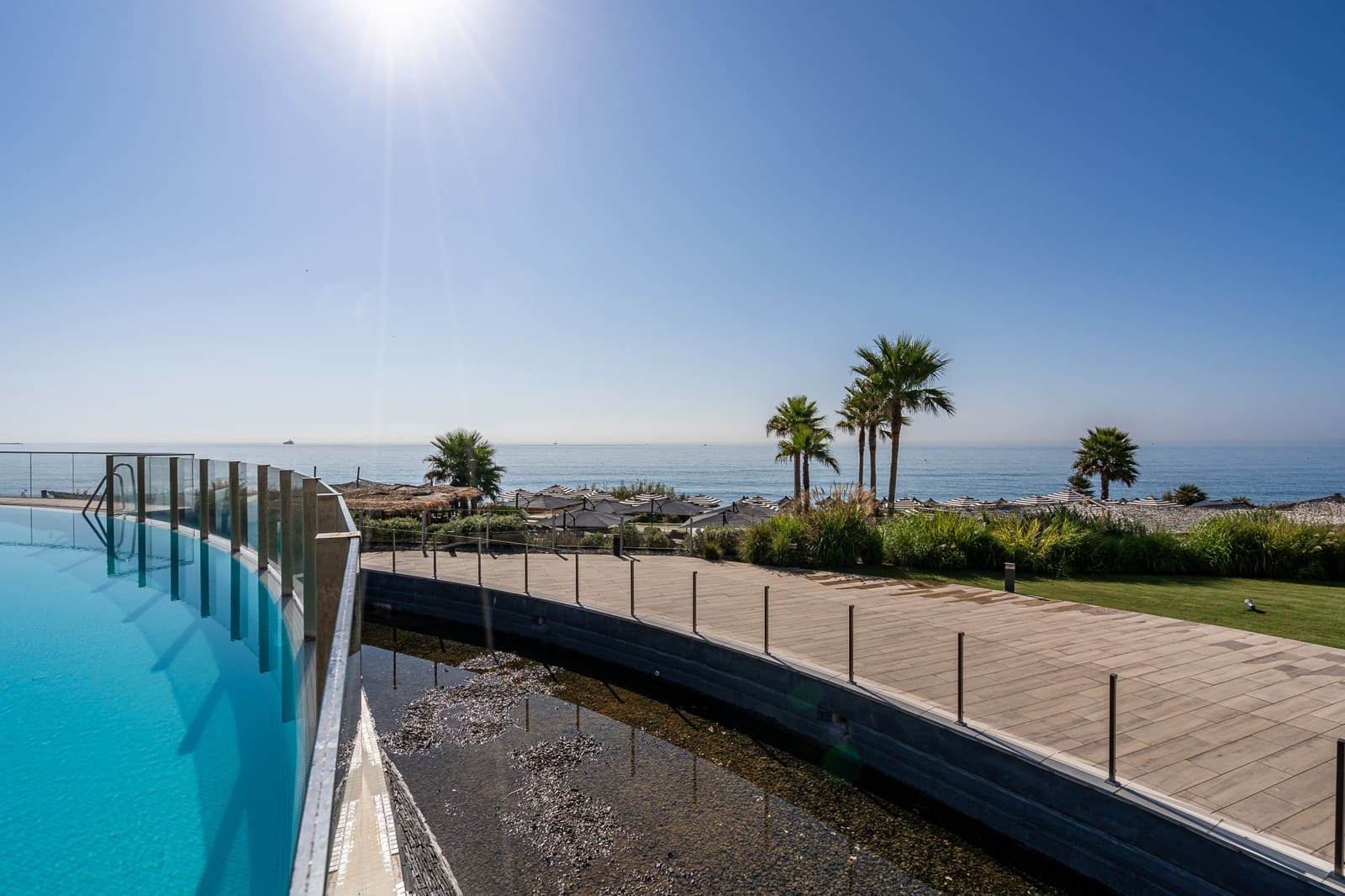 2 sypialnia Apartament na sprzedaż w Estepona z basenem garażem - 1 095 000 € (Ref: 9048639)