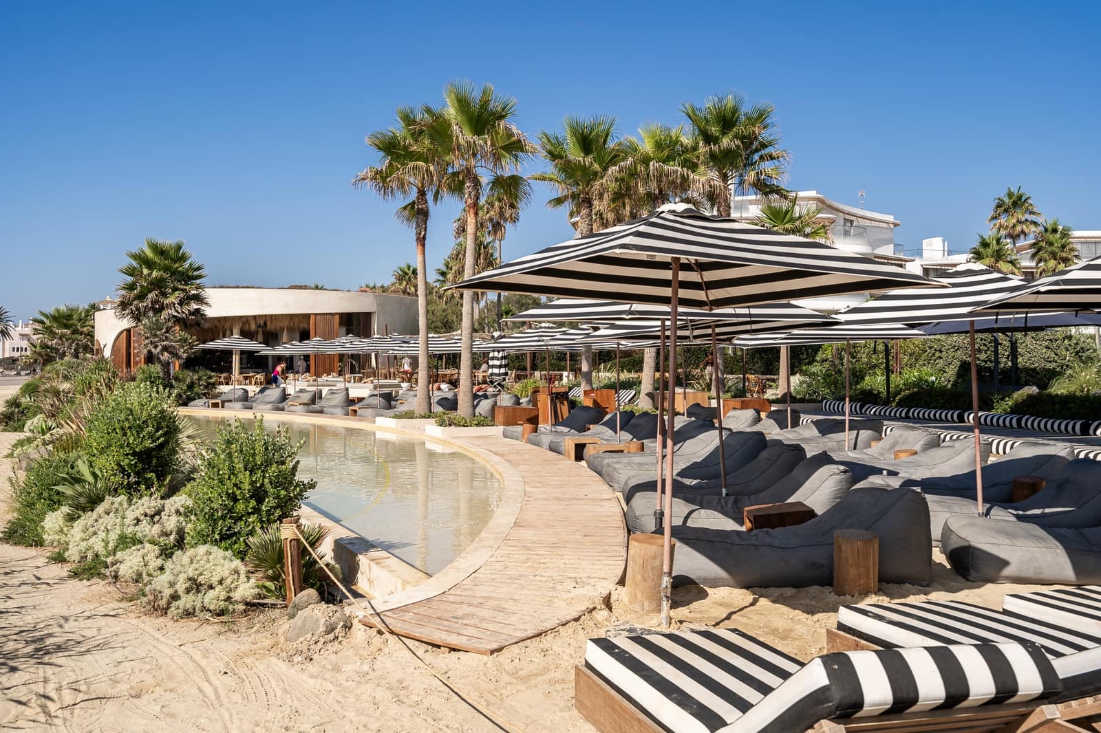 2 sypialnia Apartament na sprzedaż w Estepona z basenem garażem - 1 095 000 € (Ref: 9048639)