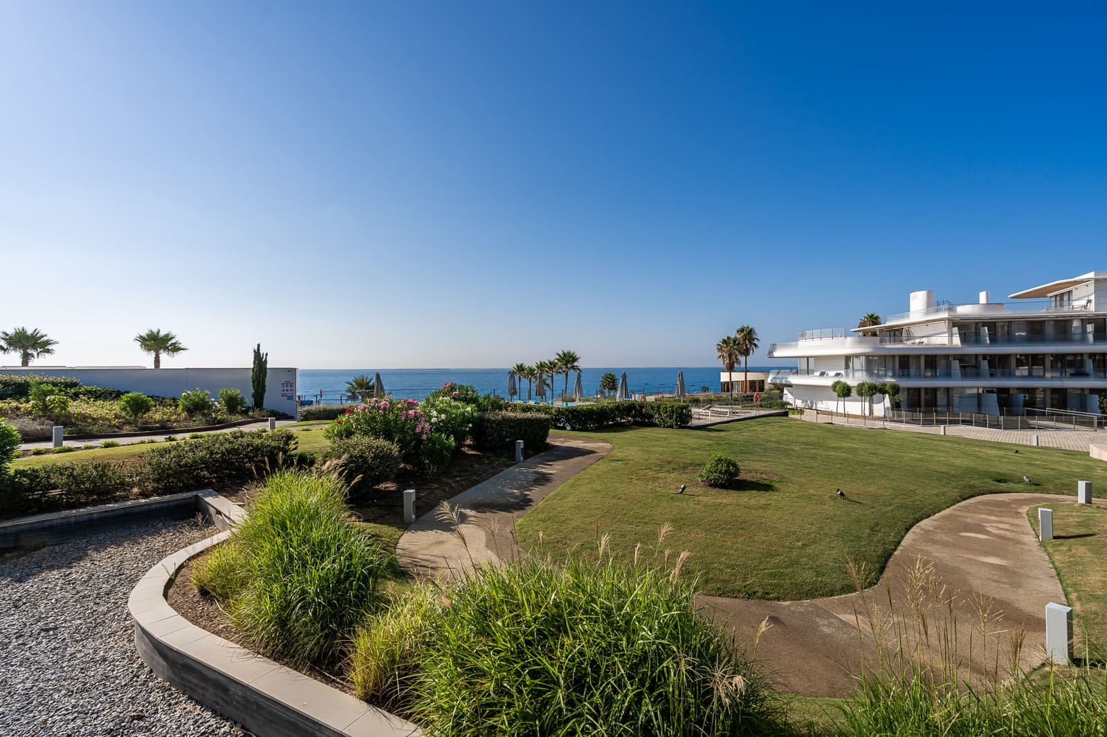 2 sypialnia Apartament na sprzedaż w Estepona z basenem garażem - 1 095 000 € (Ref: 9048639)