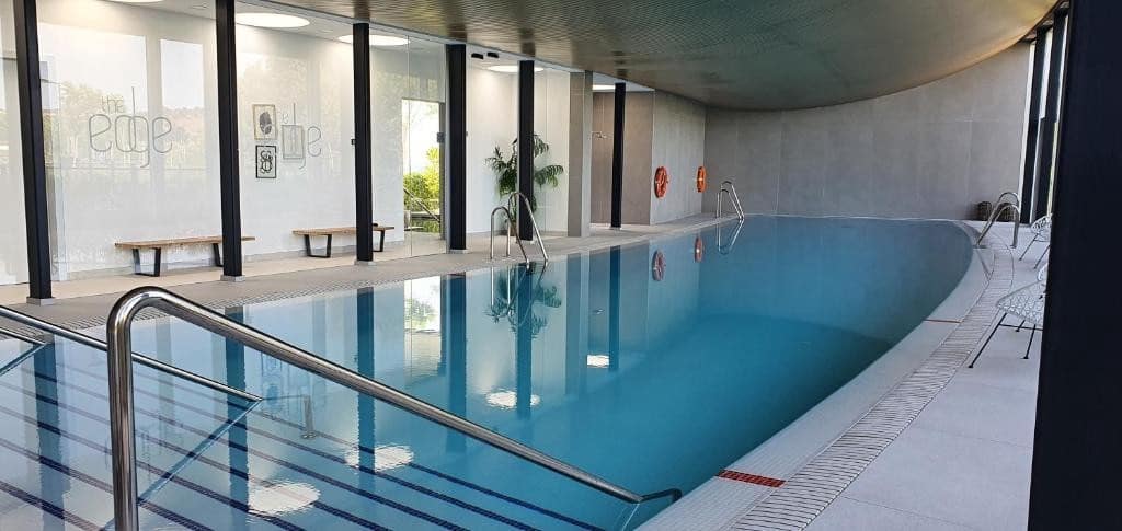 2 soverom Leilighet til salgs i Estepona med svømmebasseng garasje - € 1 095 000 (Ref: 9048639)