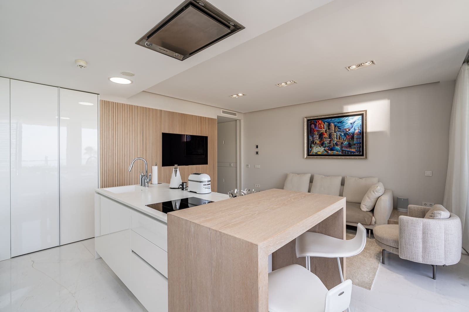 2 soverom Leilighet til salgs i Estepona med svømmebasseng garasje - € 1 095 000 (Ref: 9048639)
