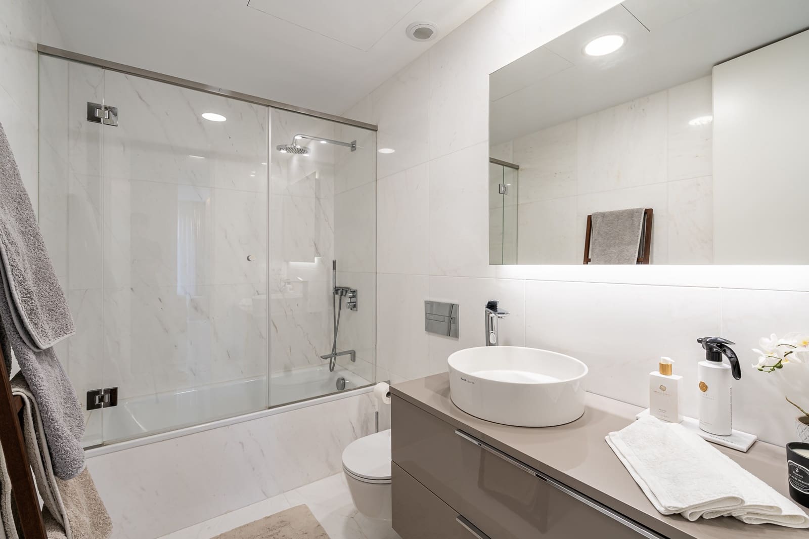2 soverom Leilighet til salgs i Estepona med svømmebasseng garasje - € 1 095 000 (Ref: 9048639)