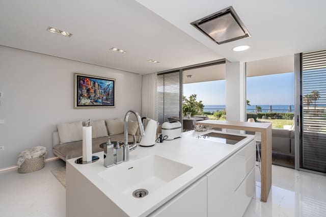 Apartamento de 2 habitaciones en Guadalobón, Estepona en venta con piscina garaje - 1.095.000 € (Ref: 9048639)