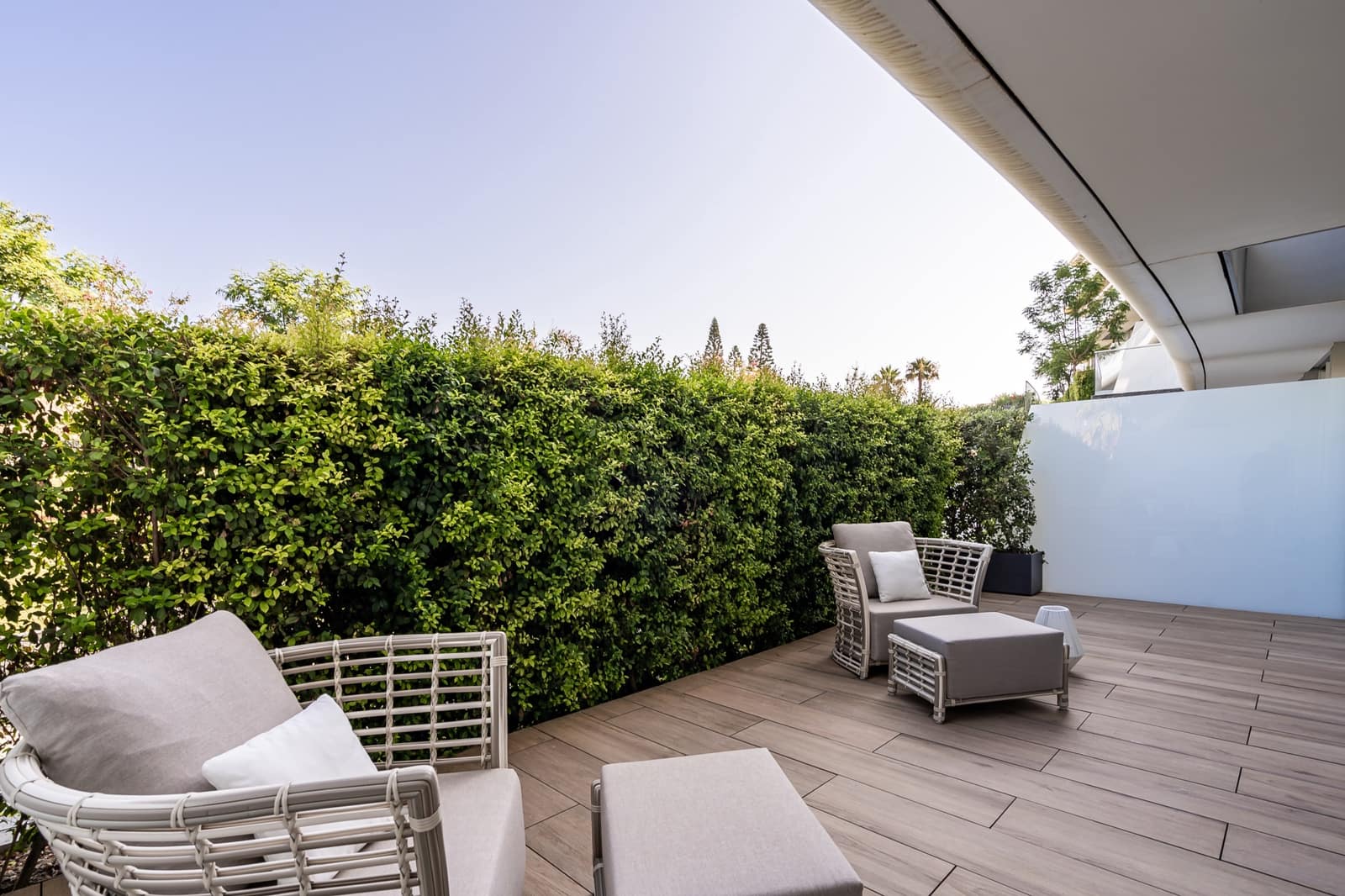 2 soverom Leilighet til salgs i Estepona med svømmebasseng garasje - € 1 095 000 (Ref: 9048639)