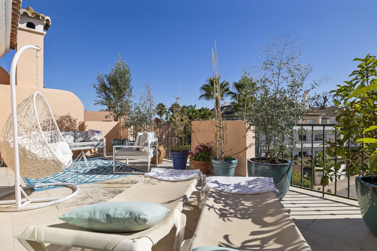 4 bedroom Penthouse for sale in Estepona with pool garage - € 1,350,000 (Ref: 9059270)