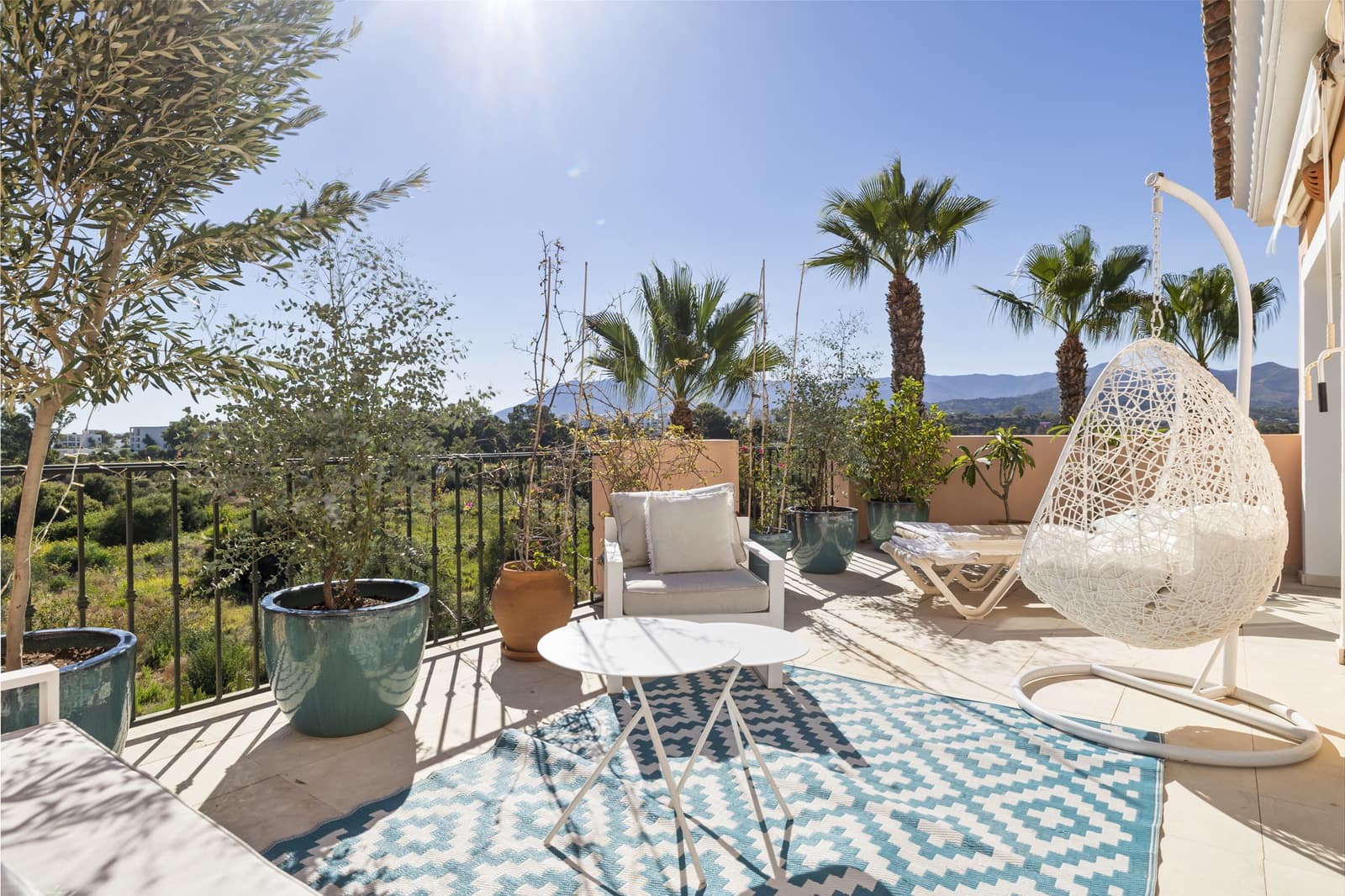 4 bedroom Penthouse for sale in Estepona with pool garage - € 1,350,000 (Ref: 9059270)