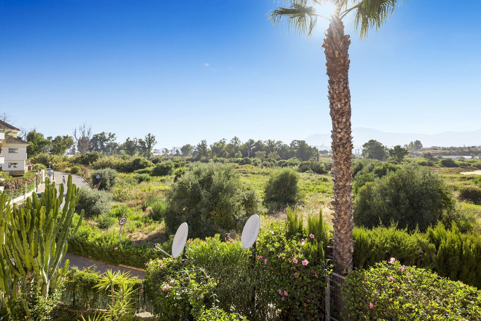 4 bedroom Penthouse for sale in Estepona with pool garage - € 1,350,000 (Ref: 9059270)