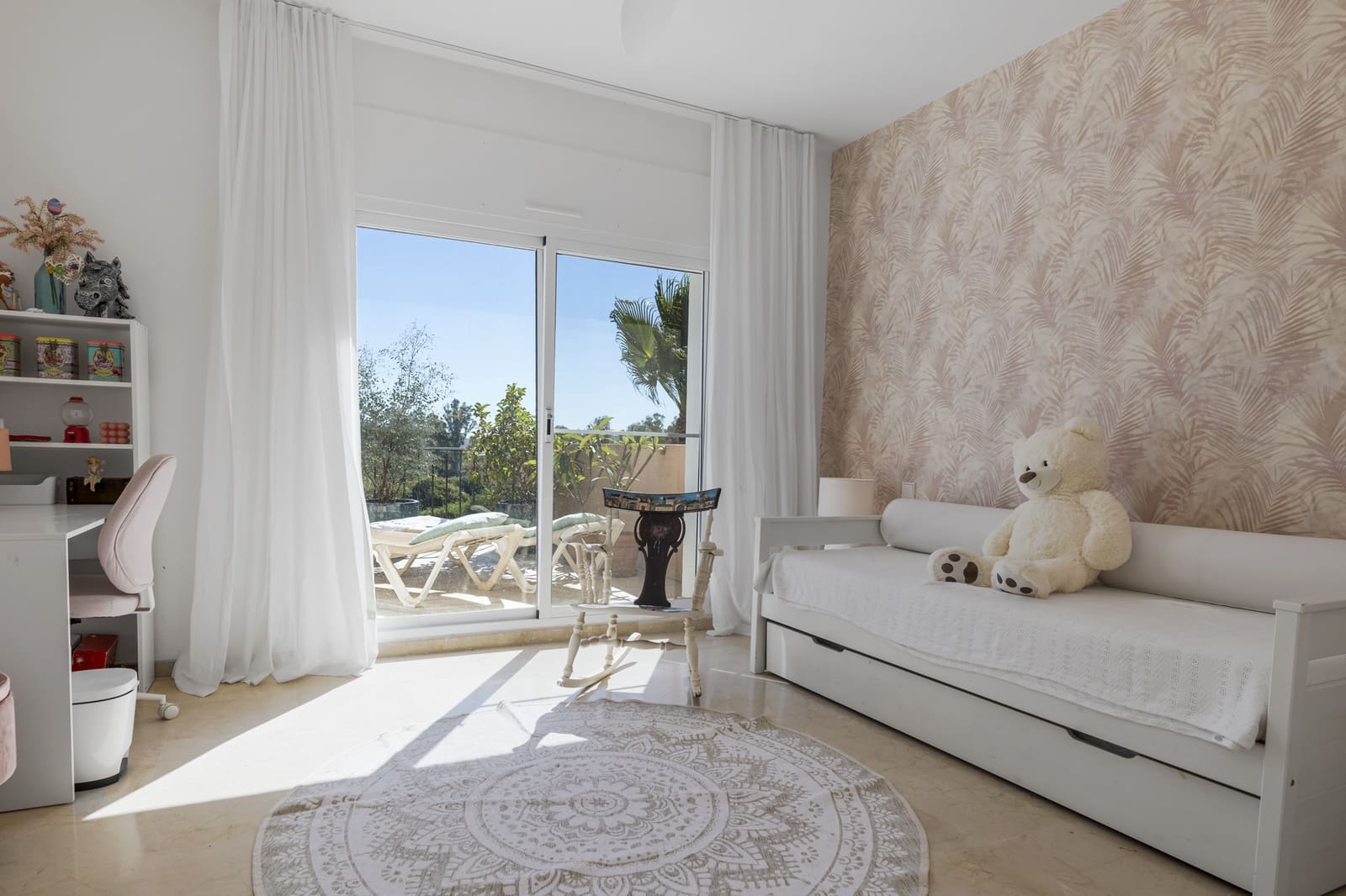 4 bedroom Penthouse for sale in Estepona with pool garage - € 1,150,000 (Ref: 9059270)