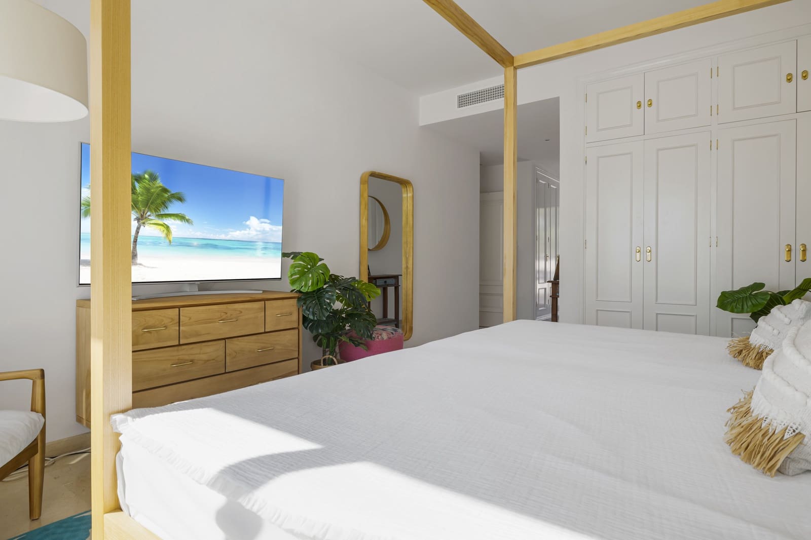 4 bedroom Penthouse for sale in Estepona with pool garage - € 1,150,000 (Ref: 9059270)