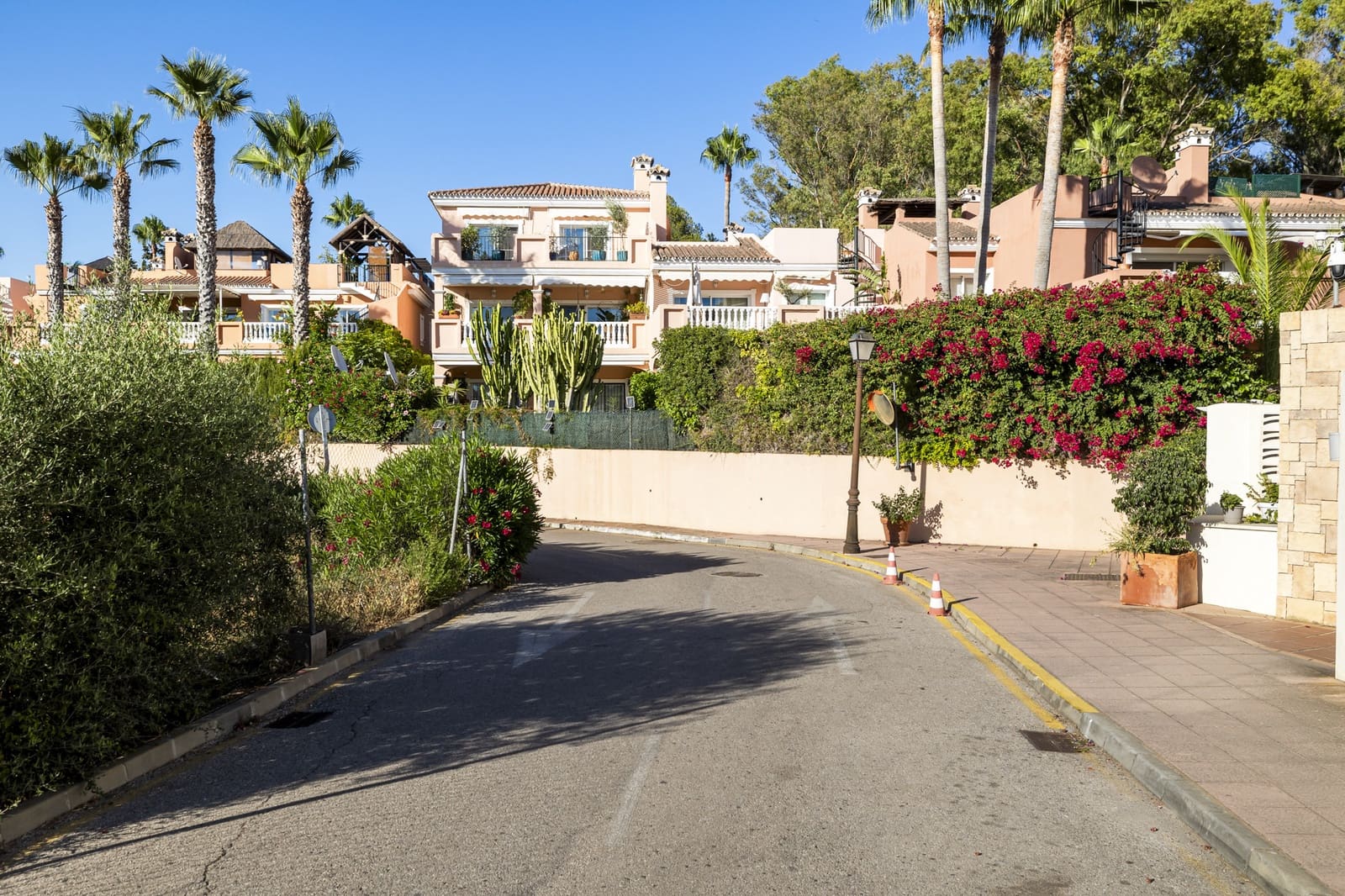 4 bedroom Penthouse for sale in Estepona with pool garage - € 1,150,000 (Ref: 9059270)