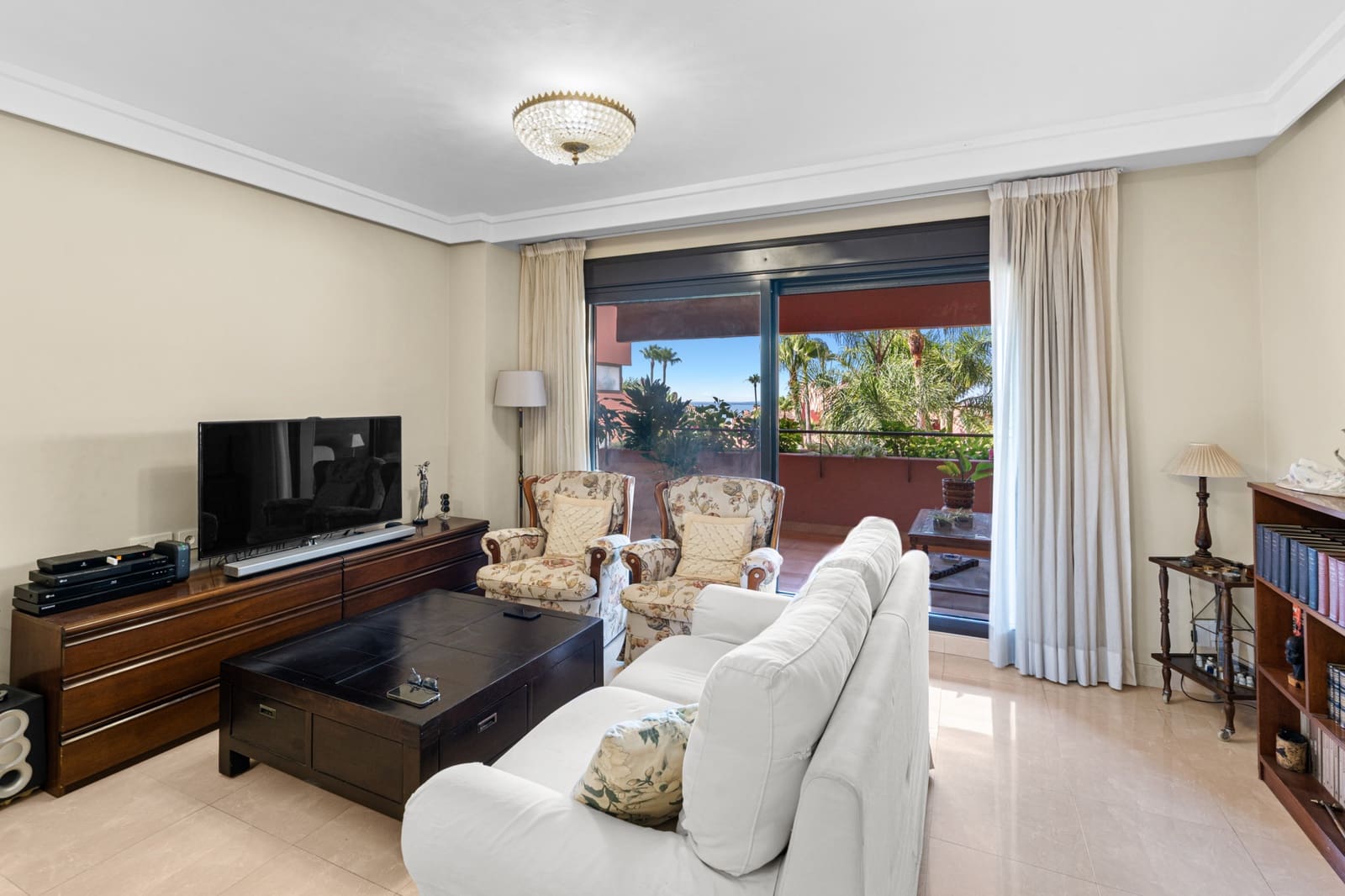 3 soverom Leilighet til salgs i Estepona med svømmebasseng garasje - € 629 000 (Ref: 9112225)