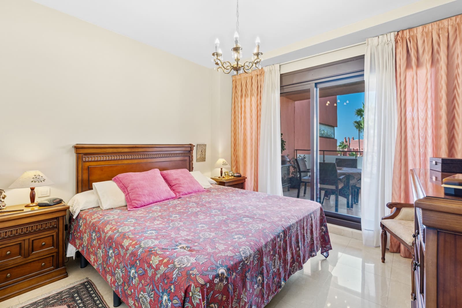 3 soverom Leilighet til salgs i Estepona med svømmebasseng garasje - € 629 000 (Ref: 9112225)