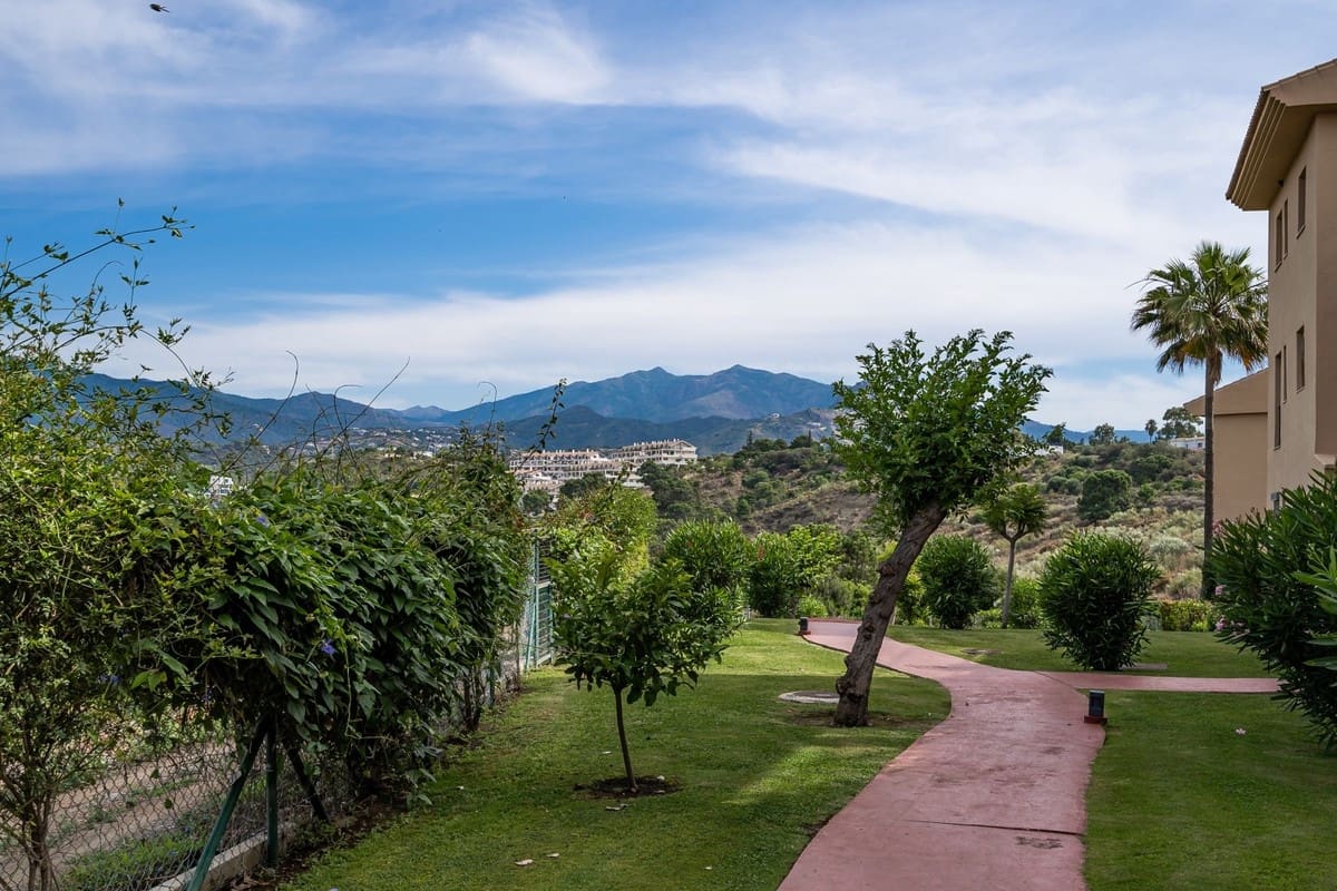 2 makuuhuone Huoneisto myytävänä paikassa Estepona mukana uima-altaan 
autotalli - 349 000 € (Ref: 9173358)