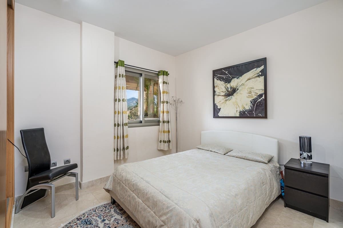 2 makuuhuone Huoneisto myytävänä paikassa Estepona mukana uima-altaan 
autotalli - 349 000 € (Ref: 9173358)