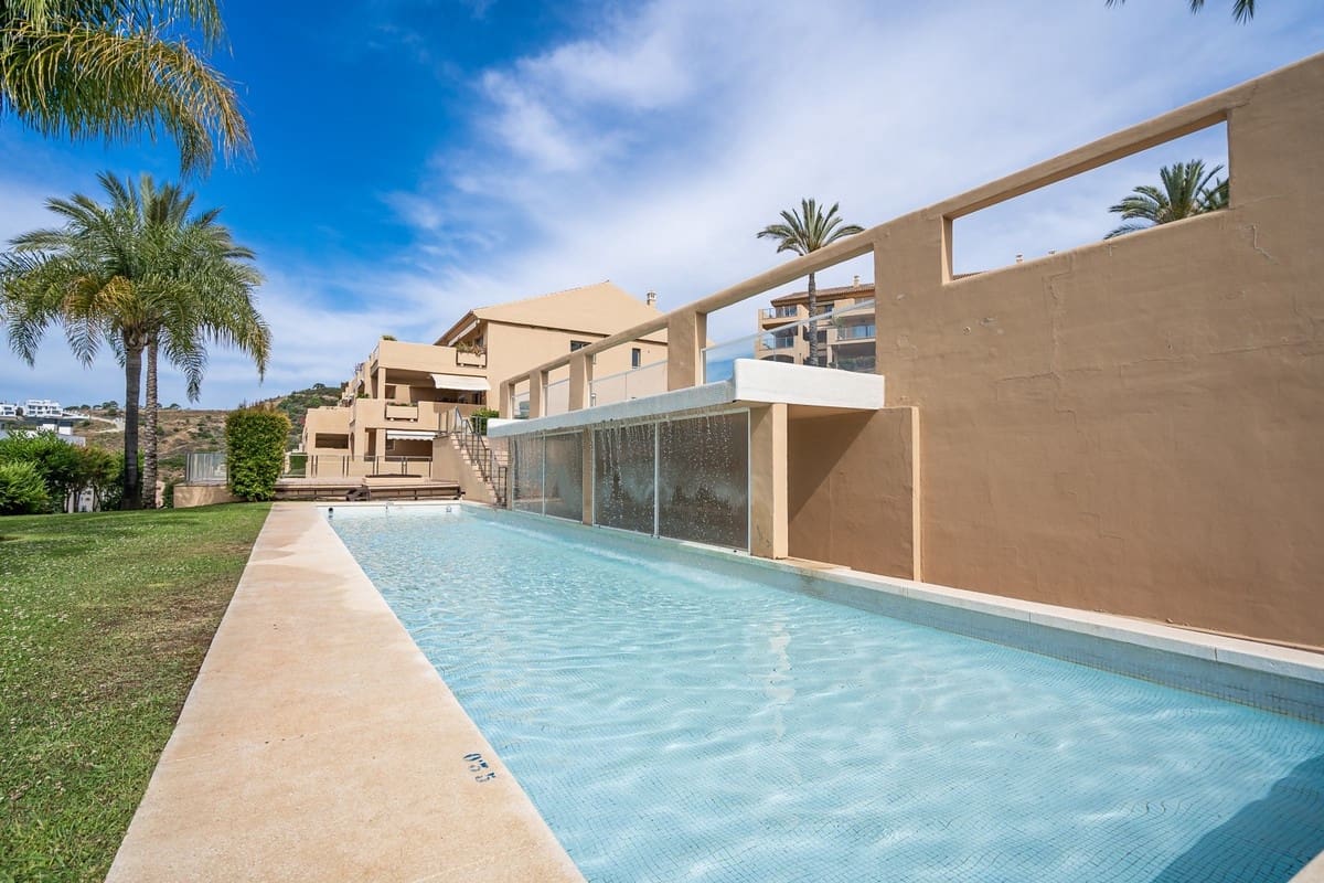 2 makuuhuone Huoneisto myytävänä paikassa Estepona mukana uima-altaan 
autotalli - 349 000 € (Ref: 9173358)