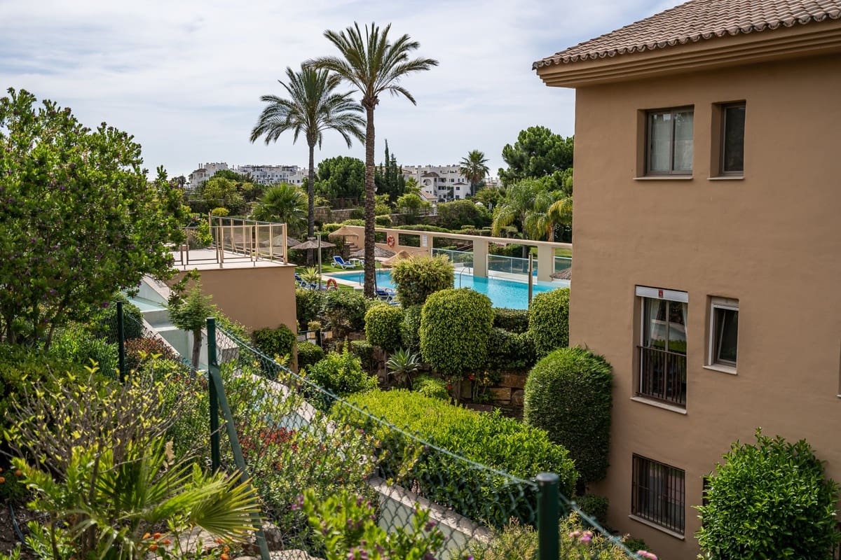 2 makuuhuone Huoneisto myytävänä paikassa Estepona mukana uima-altaan 
autotalli - 349 000 € (Ref: 9173358)