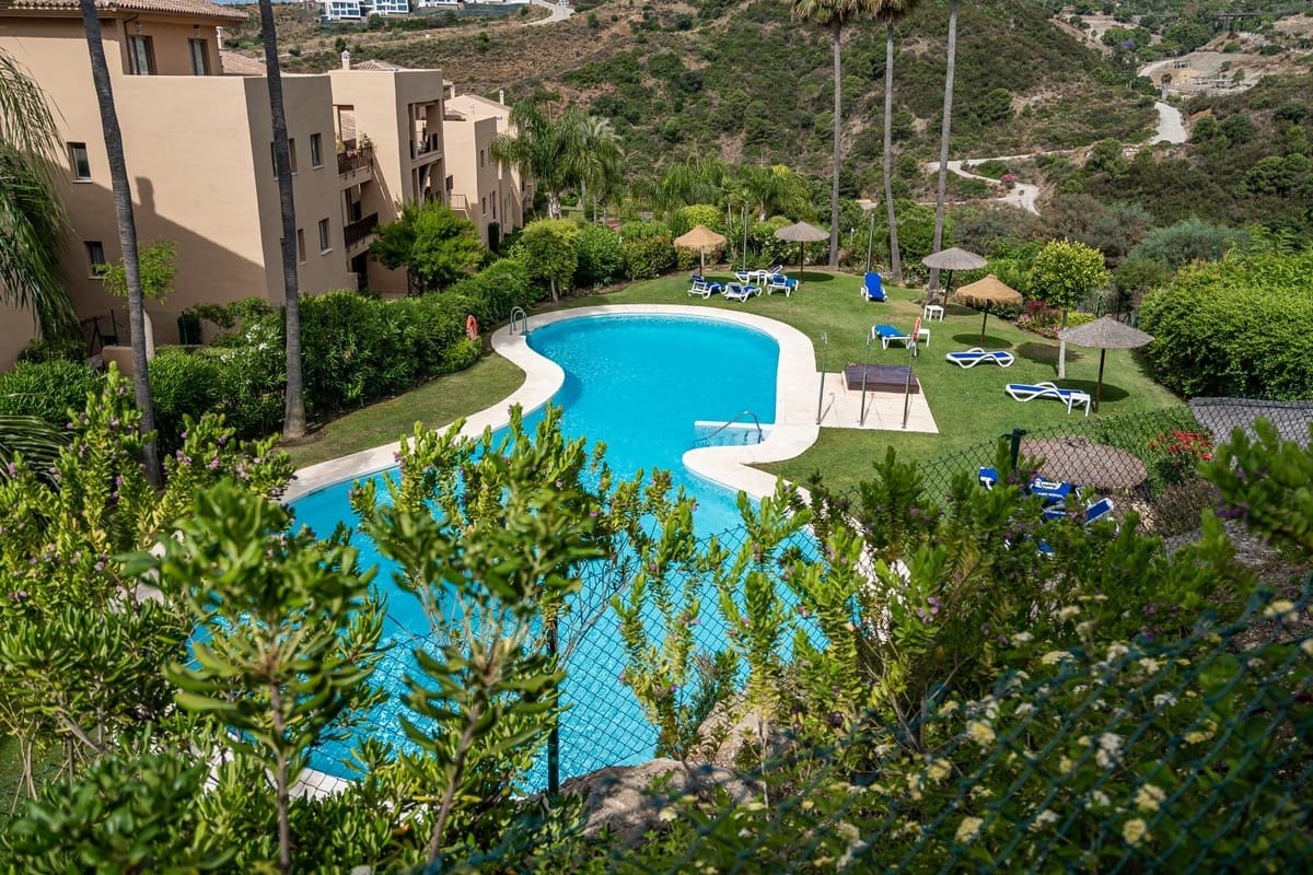 2 makuuhuone Huoneisto myytävänä paikassa Estepona mukana uima-altaan 
autotalli - 349 000 € (Ref: 9173358)