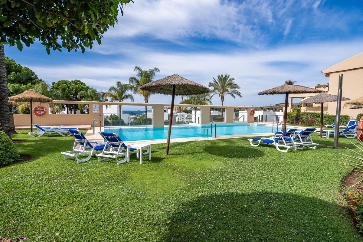 2 makuuhuone Huoneisto myytävänä paikassa Estepona mukana uima-altaan 
autotalli - 349 000 € (Ref: 9173358)