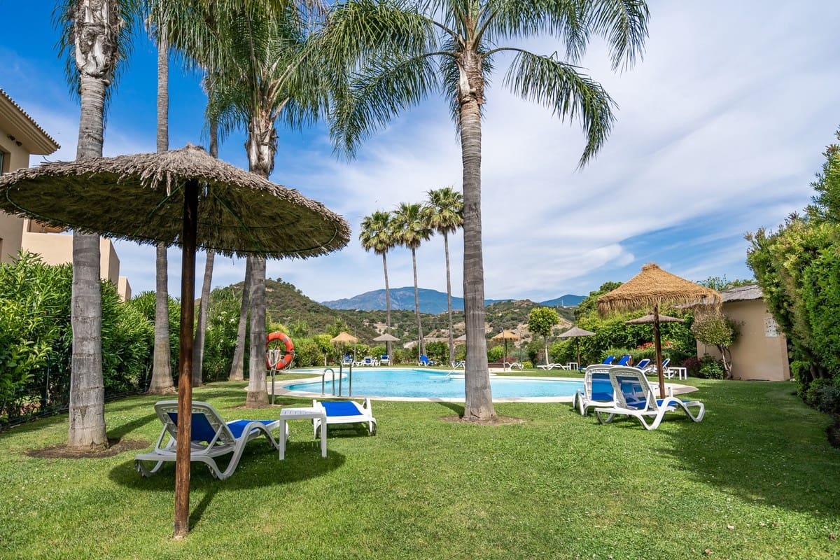 2 makuuhuone Huoneisto myytävänä paikassa Estepona mukana uima-altaan 
autotalli - 349 000 € (Ref: 9173358)