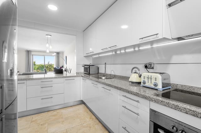 2 makuuhuone Huoneisto myytävänä paikassa La Concha - Resina Golf, Estepona mukana uima-altaan 
autotalli - 349 000 € (Ref: 9173358)