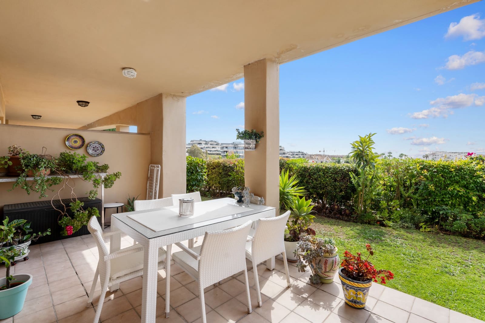 2 makuuhuone Huoneisto myytävänä paikassa Estepona mukana uima-altaan 
autotalli - 349 000 € (Ref: 9173358)