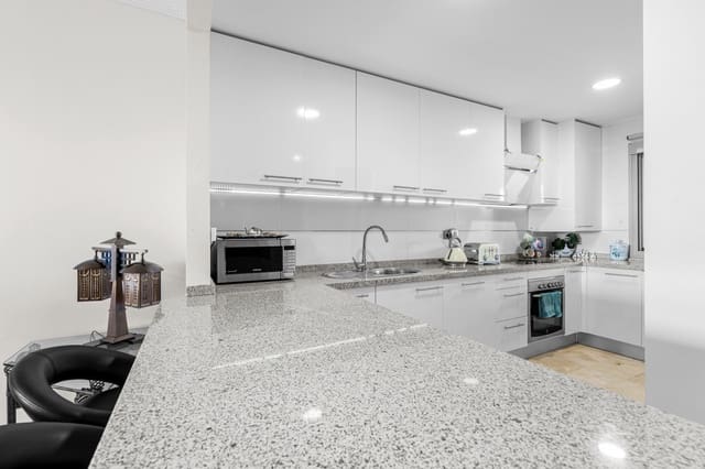 2 makuuhuone Huoneisto myytävänä paikassa La Concha - Resina Golf, Estepona mukana uima-altaan 
autotalli - 349 000 € (Ref: 9173358)