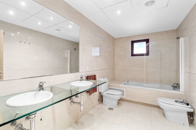 3 makuuhuone Huoneisto myytävänä paikassa Estepona mukana uima-altaan 
autotalli - 1 170 000 € (Ref: 9219859)