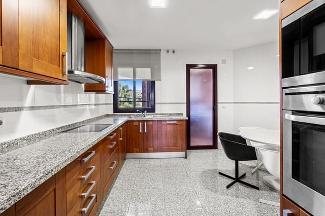 3 makuuhuone Huoneisto myytävänä paikassa Estepona mukana uima-altaan 
autotalli - 1 170 000 € (Ref: 9219859)