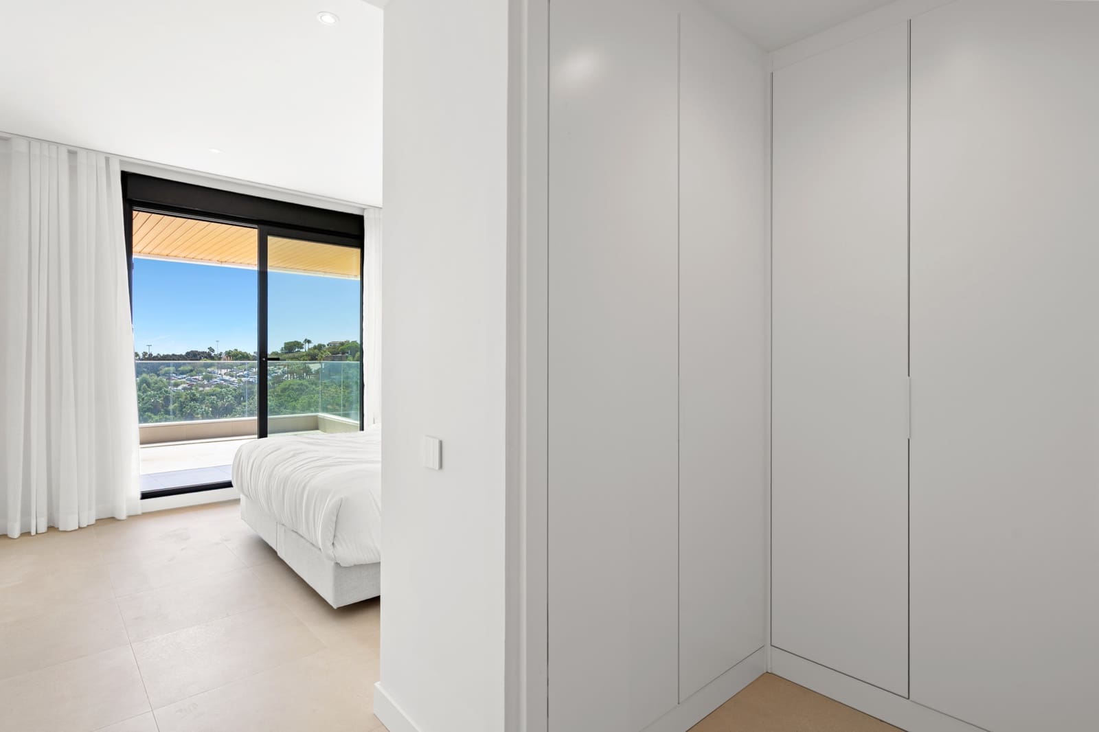 2 sypialnia Apartament na sprzedaż w New Golden Mile z basenem garażem - 740 000 € (Ref: 9228459)