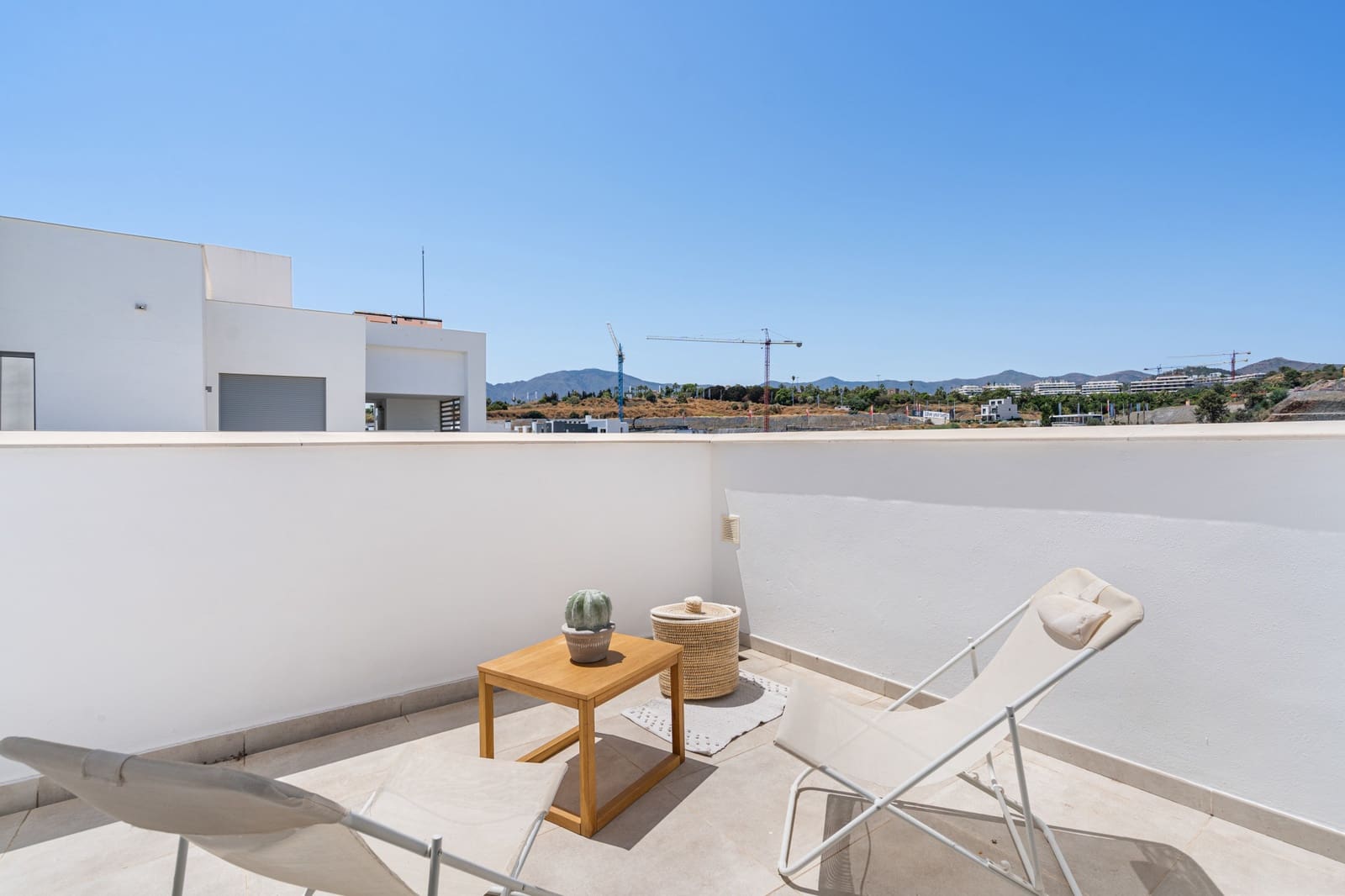 4 bedroom Penthouse for sale in Estepona with pool garage - € 1,195,000 (Ref: 9232524)