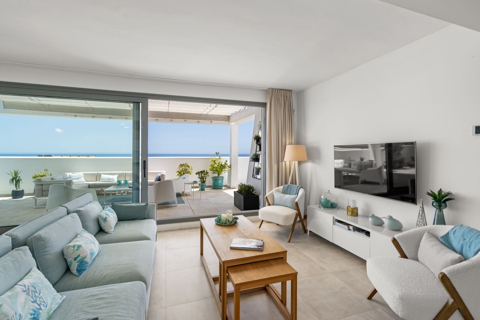 4 bedroom Penthouse for sale in Estepona with pool garage - € 1,195,000 (Ref: 9232524)