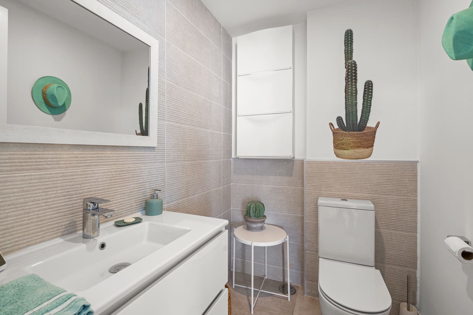 4 bedroom Penthouse for sale in Estepona with pool garage - € 1,195,000 (Ref: 9232524)