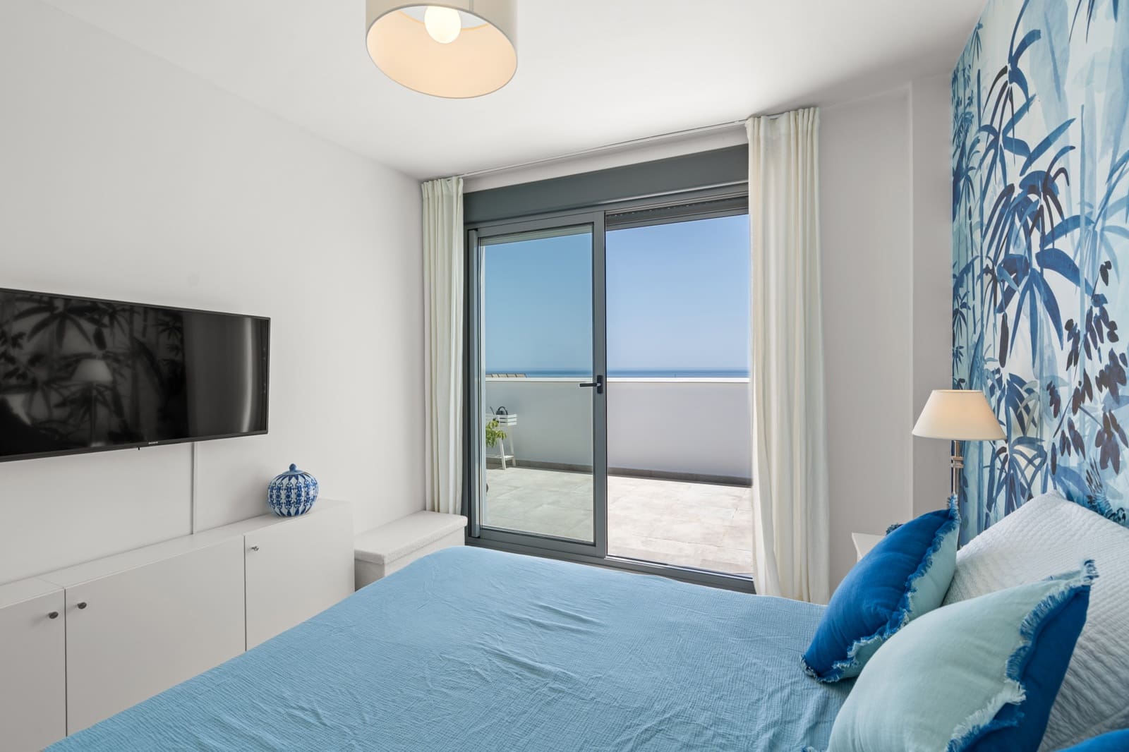 4 bedroom Penthouse for sale in Estepona with pool garage - € 1,195,000 (Ref: 9232524)