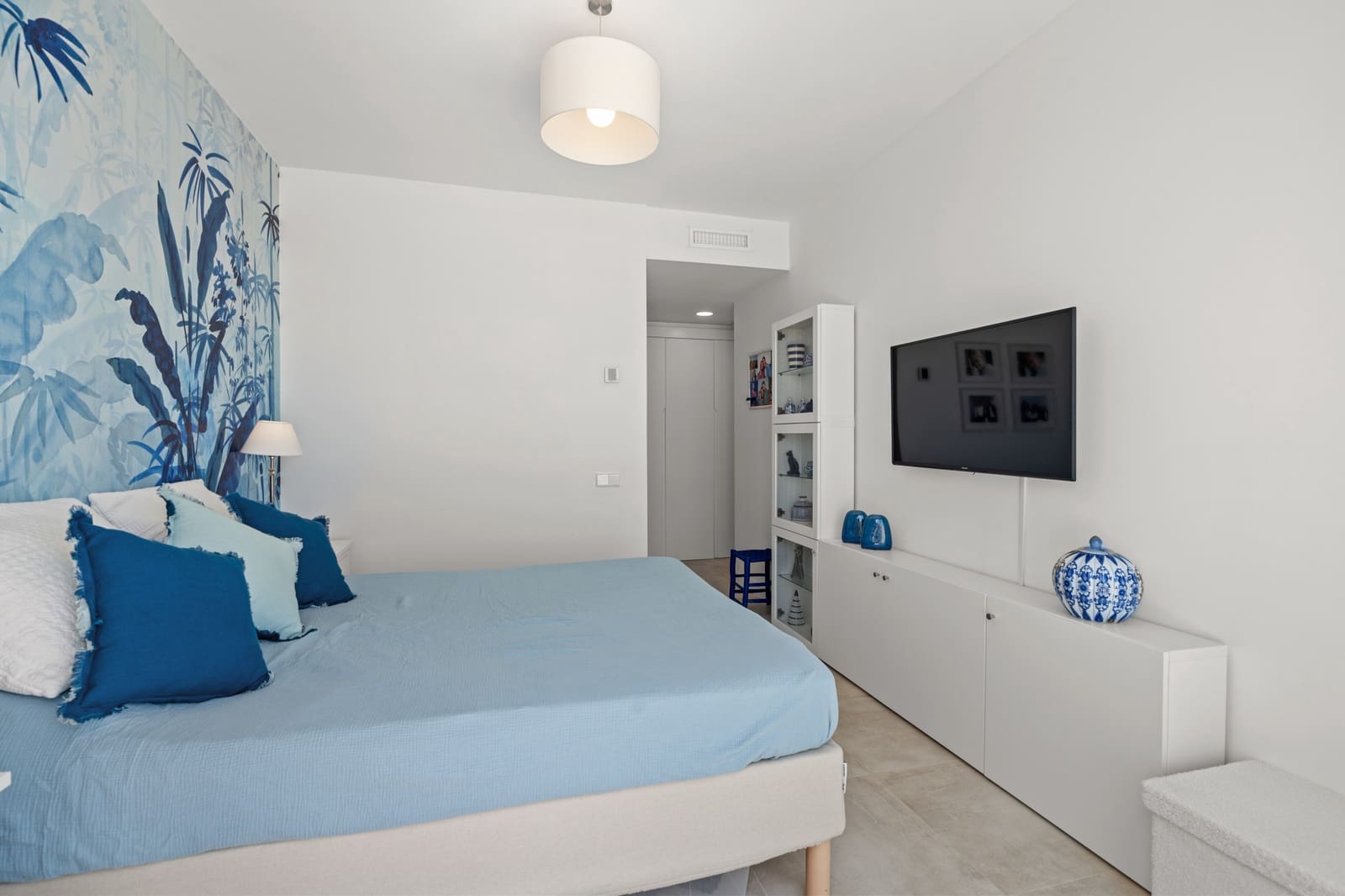 4 bedroom Penthouse for sale in Estepona with pool garage - € 1,195,000 (Ref: 9232524)