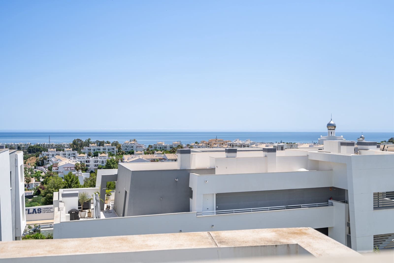 4 bedroom Penthouse for sale in Estepona with pool garage - € 1,195,000 (Ref: 9232524)