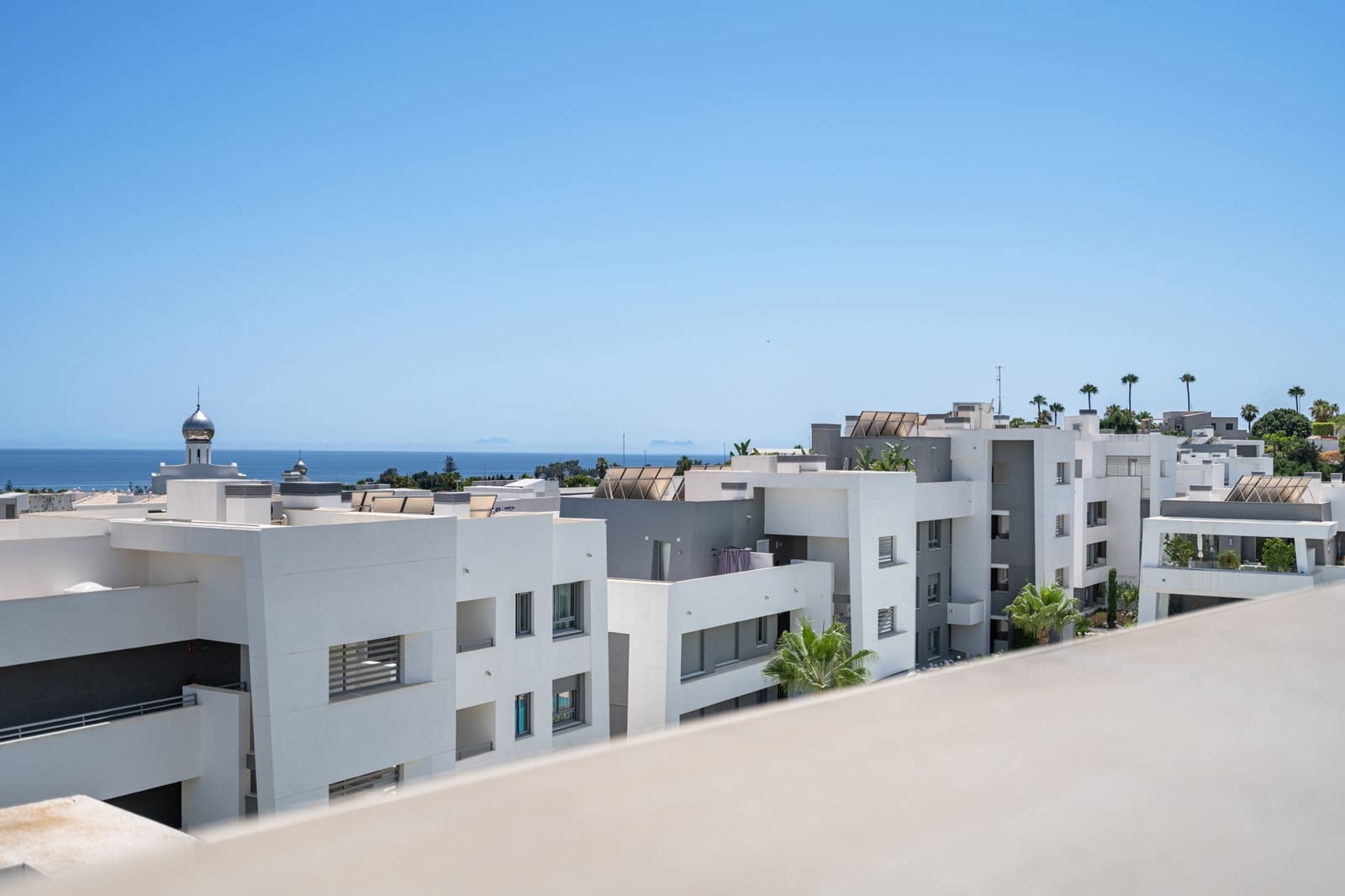 4 bedroom Penthouse for sale in Estepona with pool garage - € 1,195,000 (Ref: 9232524)