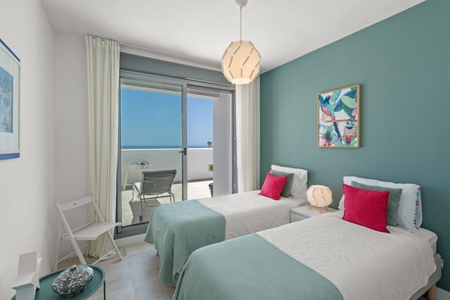 4 bedroom Penthouse for sale in Estepona with pool garage - € 1,195,000 (Ref: 9232524)