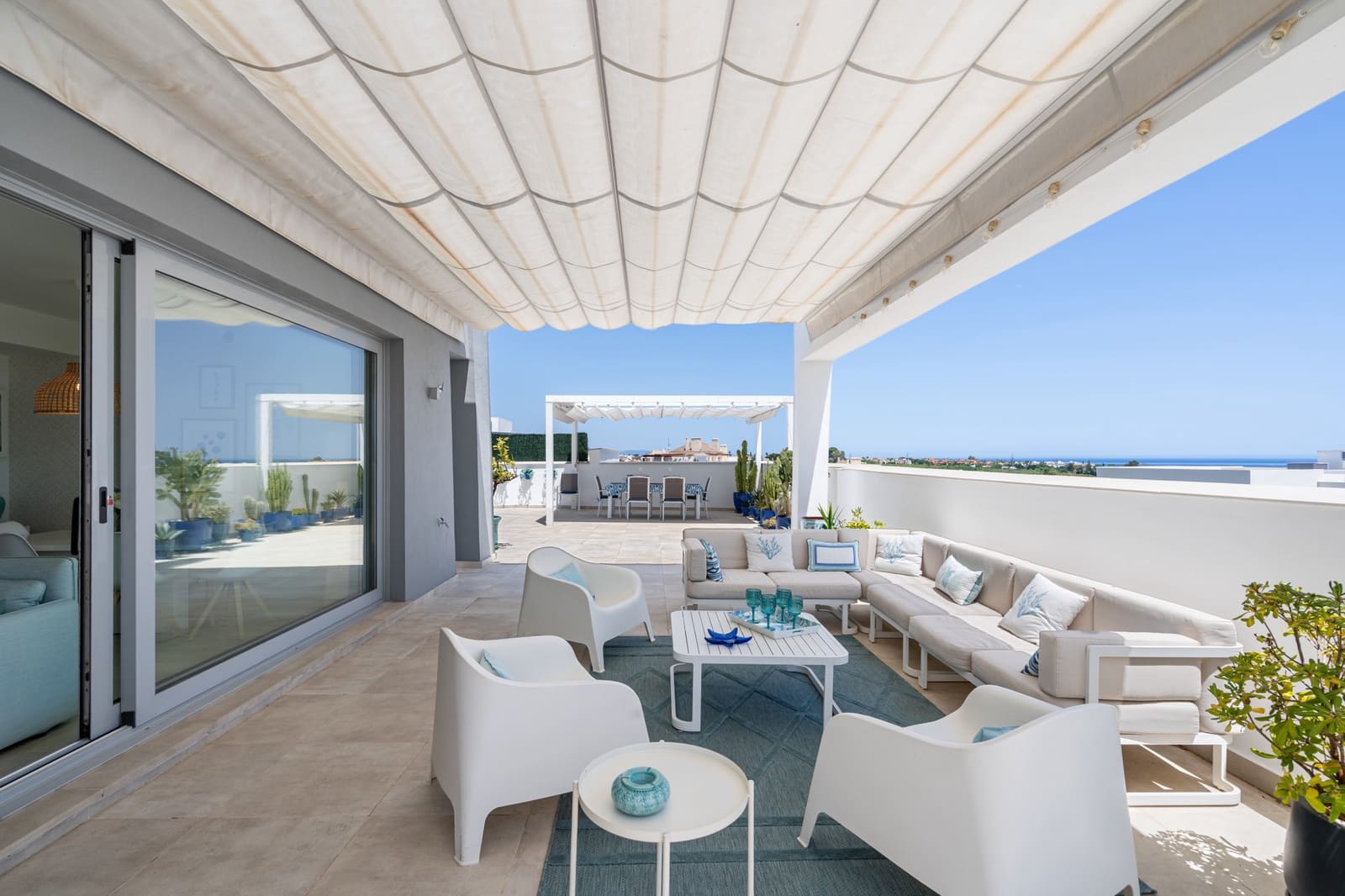 4 bedroom Penthouse for sale in Estepona with pool garage - € 1,195,000 (Ref: 9232524)