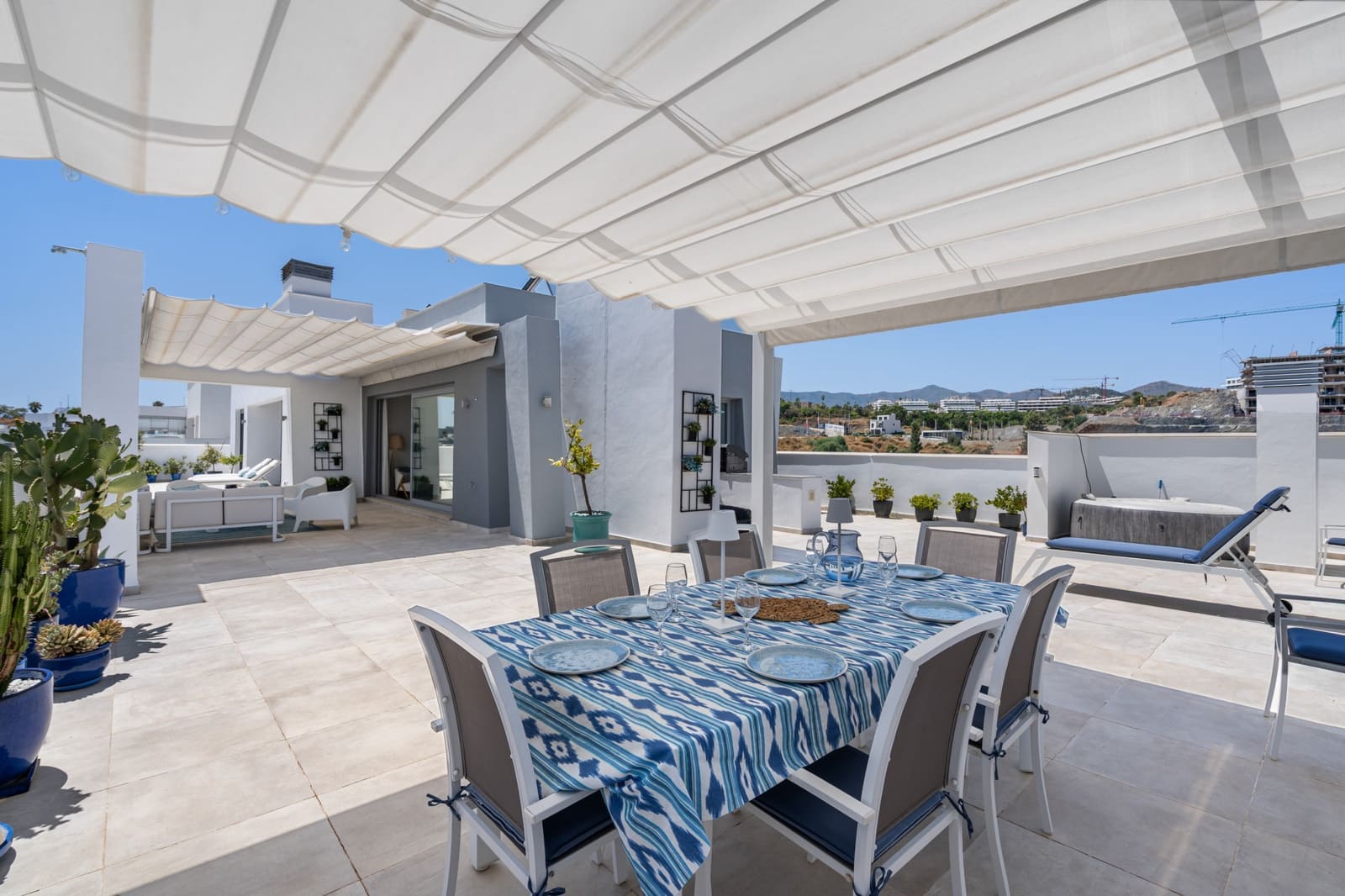 4 bedroom Penthouse for sale in Estepona with pool garage - € 1,195,000 (Ref: 9232524)