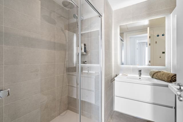 4 bedroom Penthouse for sale in Estepona with pool garage - € 1,195,000 (Ref: 9232524)