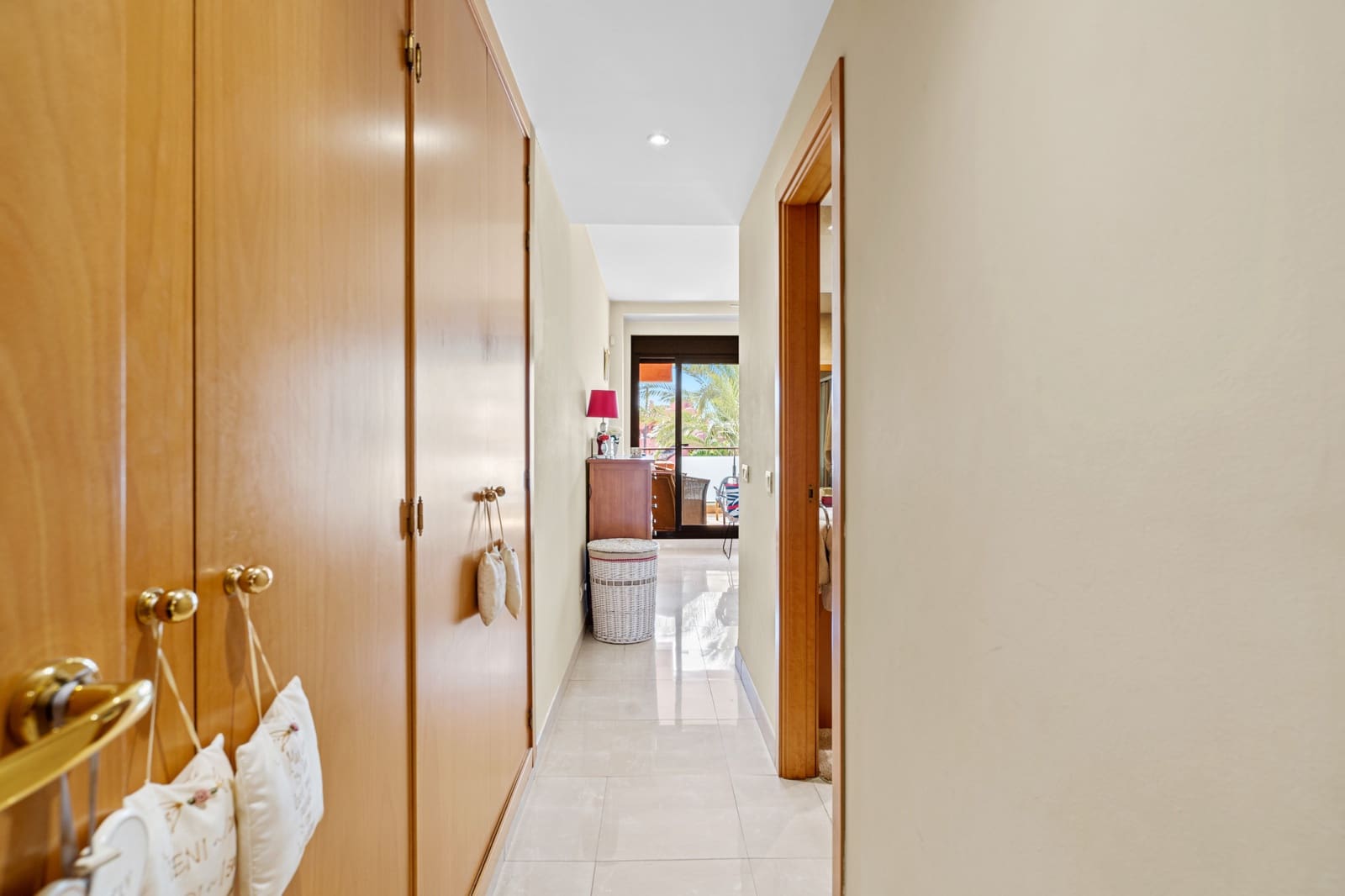 Apartamento de 3 habitaciones en Estepona en venta con piscina garaje - 585.000 € (Ref: 9236388)