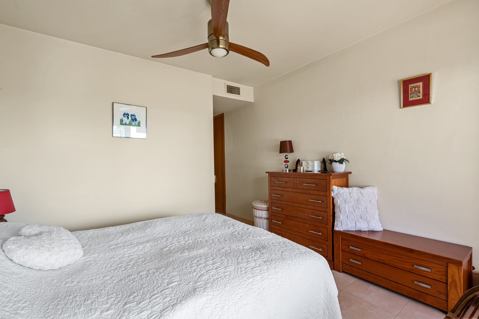 Apartamento de 3 habitaciones en Estepona en venta con piscina garaje - 585.000 € (Ref: 9236388)