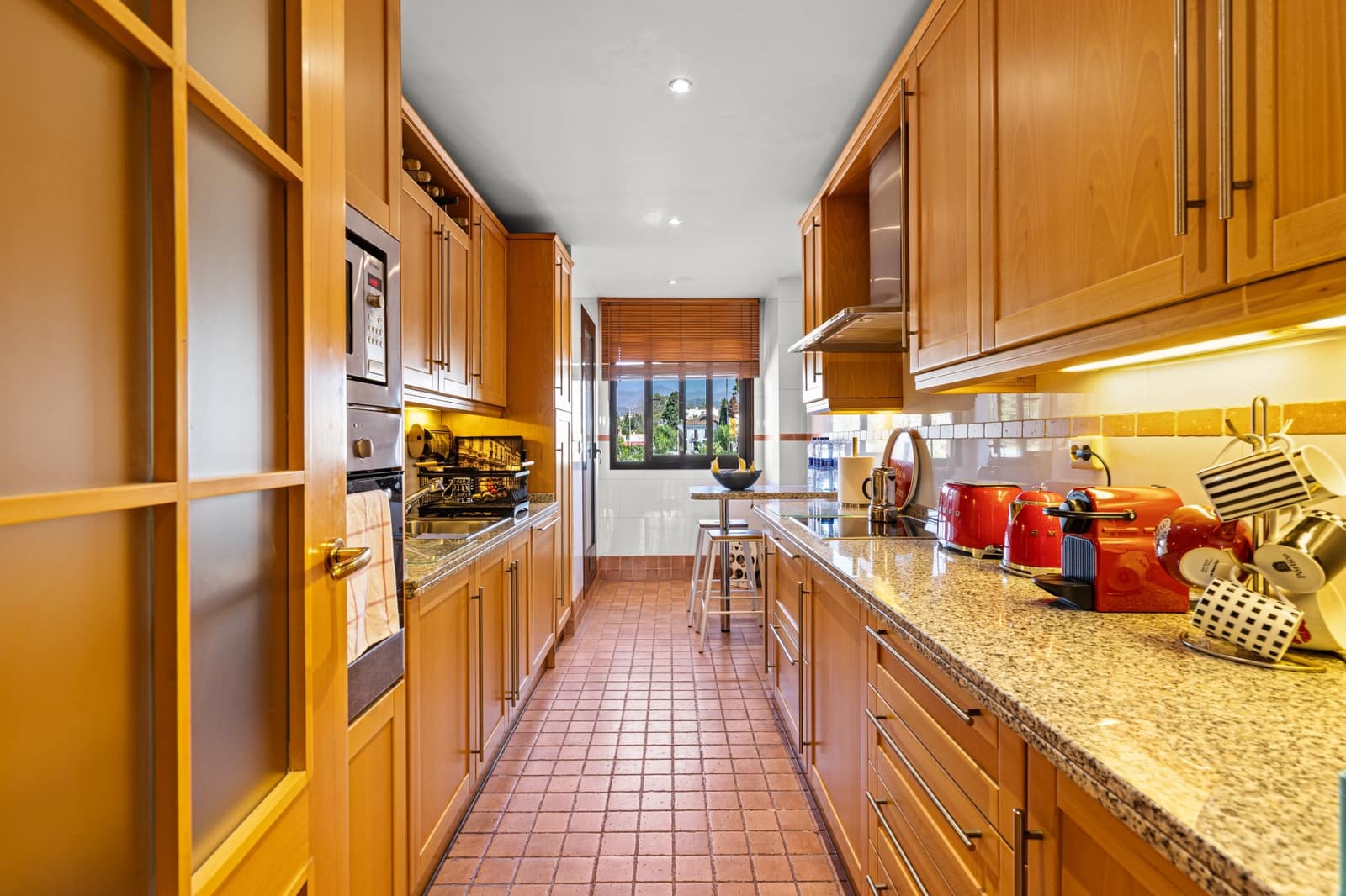 Apartamento de 3 habitaciones en Estepona en venta con piscina garaje - 585.000 € (Ref: 9236388)